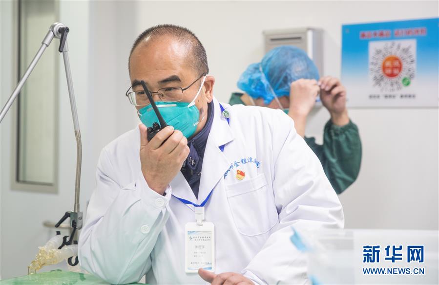 （新華全媒頭條&middot;聚焦疫情防控&middot;圖文互動）（13）拼漸凍生命 與疫魔競速&mdash;&mdash;記疫情&ldquo;風(fēng)暴眼&rdquo;中武漢金銀潭醫(yī)院院長張定宇