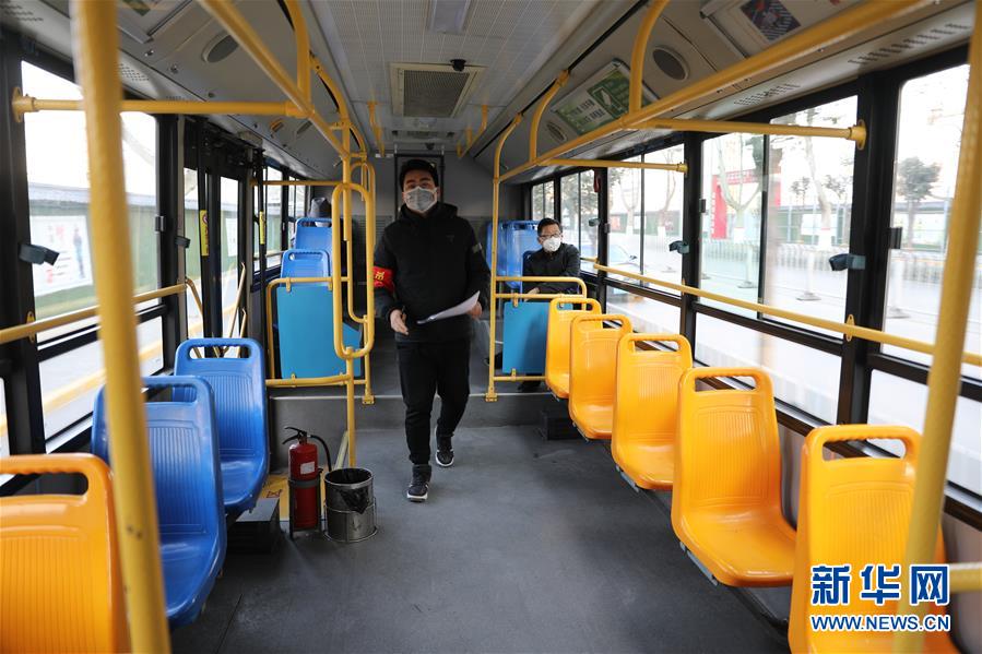 （聚焦疫情防控&middot;圖文互動）（2）疫情下的公交司機：只要有一名乘客，我們也要堅守！