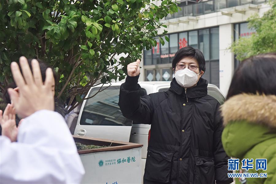 （新華全媒頭條&middot;圖文互動(dòng)）（2）戰(zhàn)紅區(qū)！&mdash;&mdash;發(fā)生在武漢抗疫隔離病房?jī)?nèi)的故事