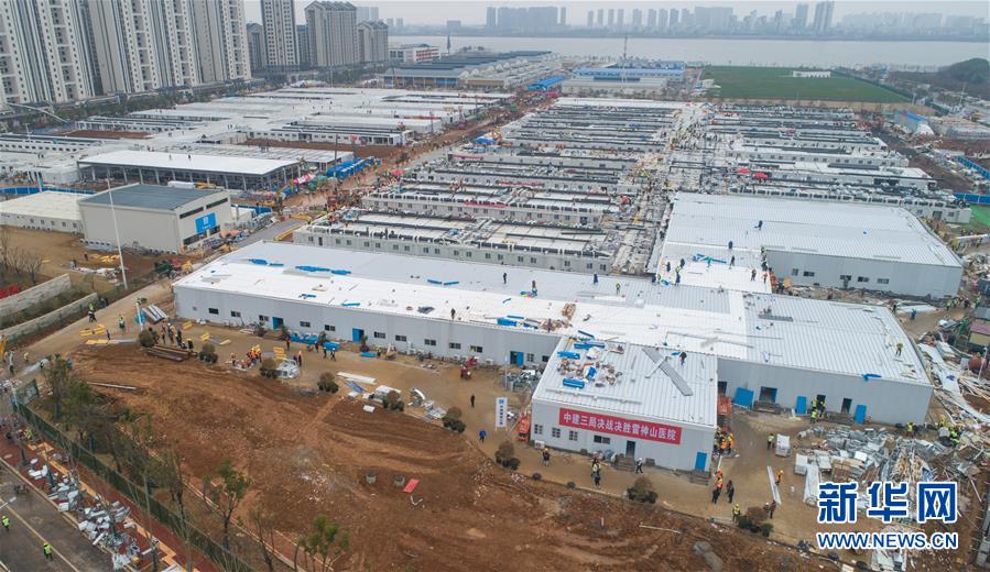 （新華全媒頭條&middot;圖文互動） （2）做好疫情防護 統籌抓好改革發展穩定各項工作&mdash;&mdash;堅決打贏疫情防控阻擊戰系列述評之四