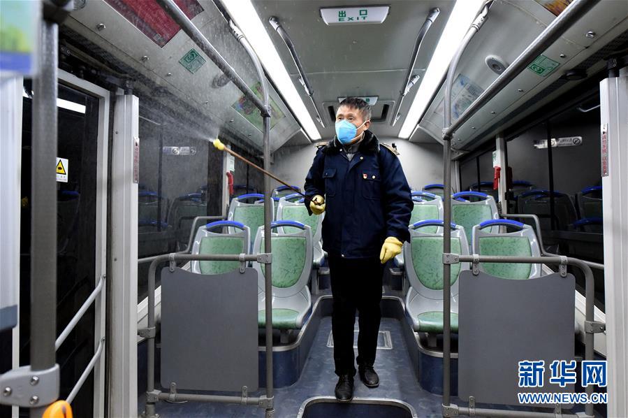 （在習(xí)近平新時代中國特色社會主義思想指引下&mdash;&mdash;新時代新作為新篇章&middot;習(xí)近平總書記關(guān)切事&middot;圖文互動）（5）當(dāng)億萬只手緊握在一起&hellip;&hellip;&mdash;&mdash;戰(zhàn)&ldquo;疫&rdquo;一線感受中國力量