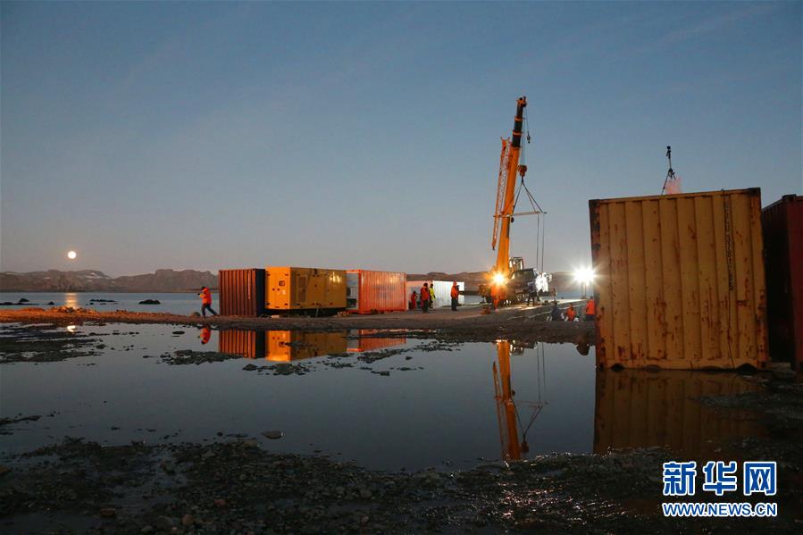 （&ldquo;雪龍&rdquo;探南極&middot;圖文互動）（5）&ldquo;雪龍2&rdquo;號開始南極長城站首次卸貨