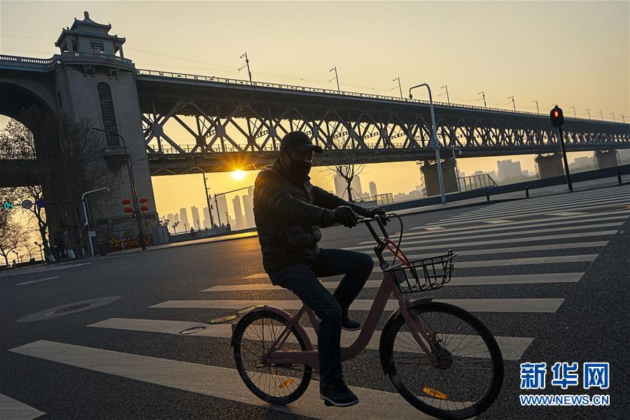 （新華全媒頭條&middot;圖文互動(dòng)）（5）人間至味是團(tuán)圓&mdash;&mdash;武漢庚子元宵節(jié)全紀(jì)錄