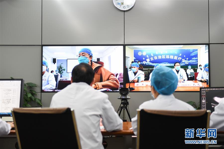 （聚焦疫情防控&middot;圖文互動）（3）特寫：遠程醫療中心里的生命接力