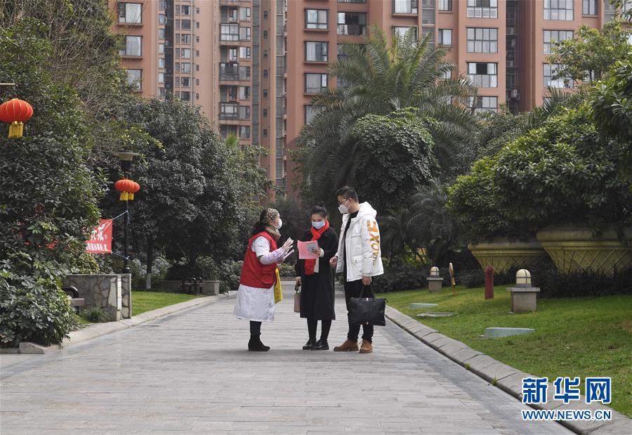 （新華全媒頭條&middot;圖文互動）（14）滄海橫流顯本色　戰&ldquo;疫&rdquo;一線黨旗紅&mdash;&mdash;全國各領域基層黨組織和廣大黨員奮力打好疫情防控阻擊戰（1）