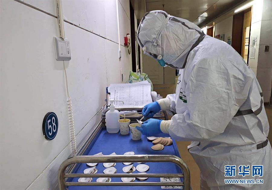 （聚焦疫情防控&middot;圖文互動）（10）參與救治新冠肺炎確診病例超八成&mdash;&mdash;中醫藥在抗擊疫情中貢獻力量