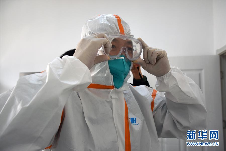 （一線抗疫群英譜&middot;圖文互動）（4）紅區&ldquo;擺渡人&rdquo;