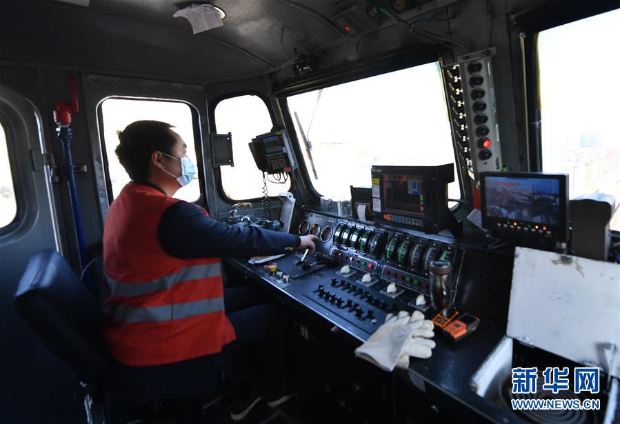 （抓好經濟發(fā)展　應對復雜局面&middot;圖文互動）（5）&ldquo;我們的訂單正回流&rdquo;&mdash;&mdash;江西外貿企業(yè)復工復產見聞