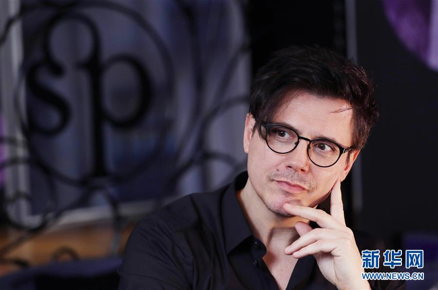 （國際&middot;圖文互動）（3）通訊：手牽手，我們共同驅散陰霾&mdash;&mdash;法國音樂人創作抗疫歌曲背后的故事