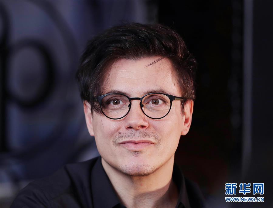 （國際&middot;圖文互動）（6）通訊：手牽手，我們共同驅散陰霾&mdash;&mdash;法國音樂人創作抗疫歌曲背后的故事