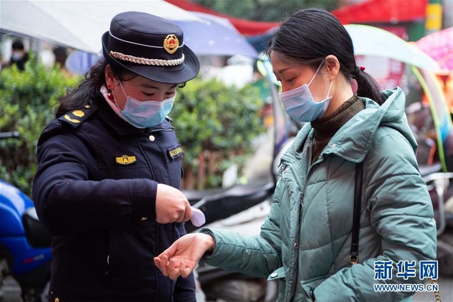 （聚焦疫情防控&middot;圖文互動）（1）防疫棚上黨旗紅&mdash;&mdash;湖南&ldquo;零病例&rdquo;城區的基層堡壘 