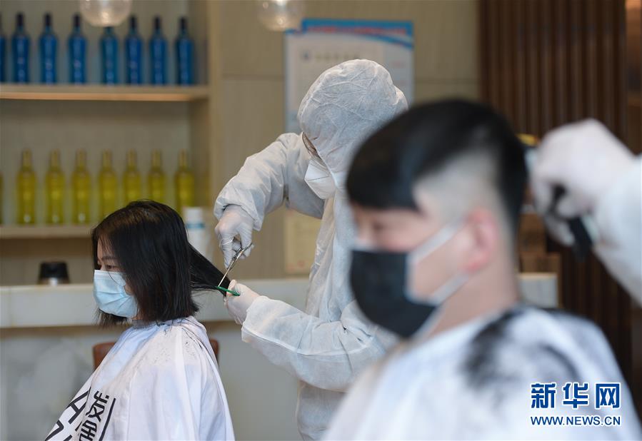 （新華全媒頭條&middot;圖文互動）（8）守護天使 同心戰(zhàn)&ldquo;疫&rdquo;&mdash;&mdash;各地多措并舉關(guān)愛一線醫(yī)務(wù)人員掃描