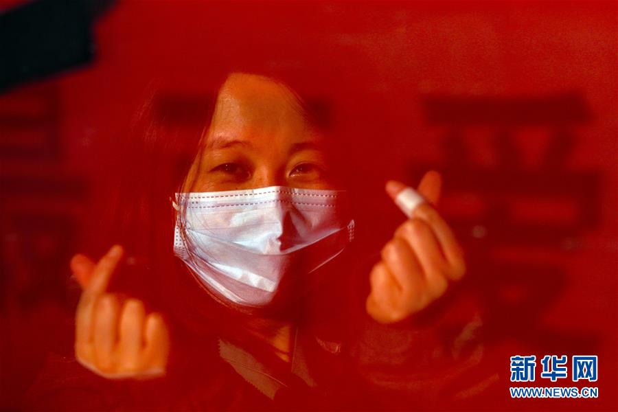（新華全媒頭條&middot;圖文互動）（5）最美逆行者，武漢永遠記得你！&mdash;&mdash;首批援鄂醫(yī)療隊返程紀實