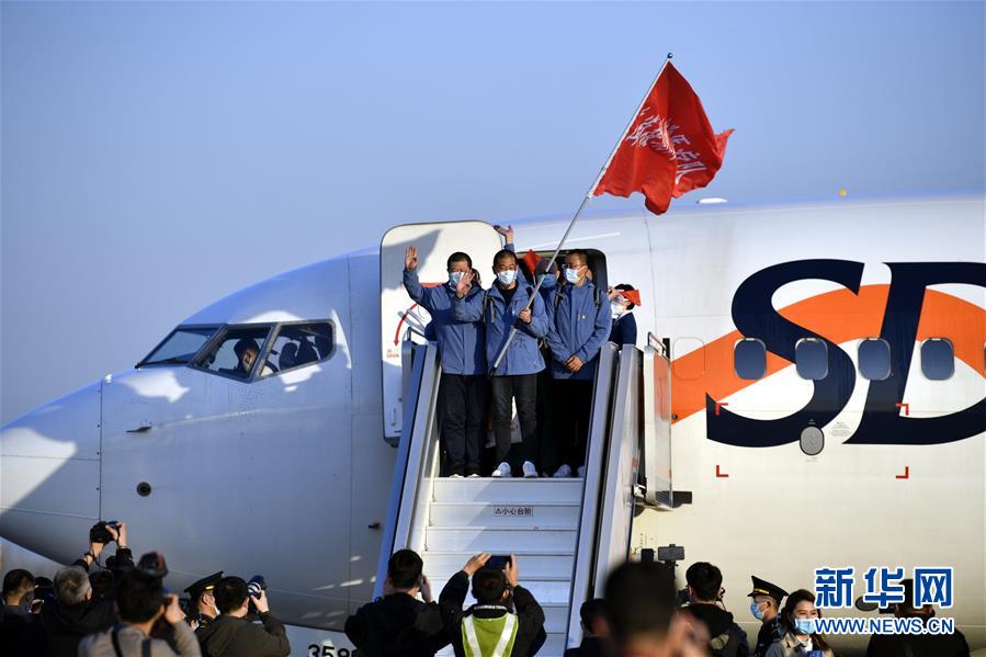 （新華全媒頭條&middot;圖文互動）（16）最美逆行者，武漢永遠記得你！&mdash;&mdash;首批援鄂醫(yī)療隊返程紀實