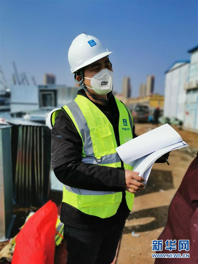 （一線抗疫群英譜&middot;圖文互動(dòng)）（1）羅文浩：&ldquo;女兒，你的名字里有溫暖，有榮光！&rdquo;