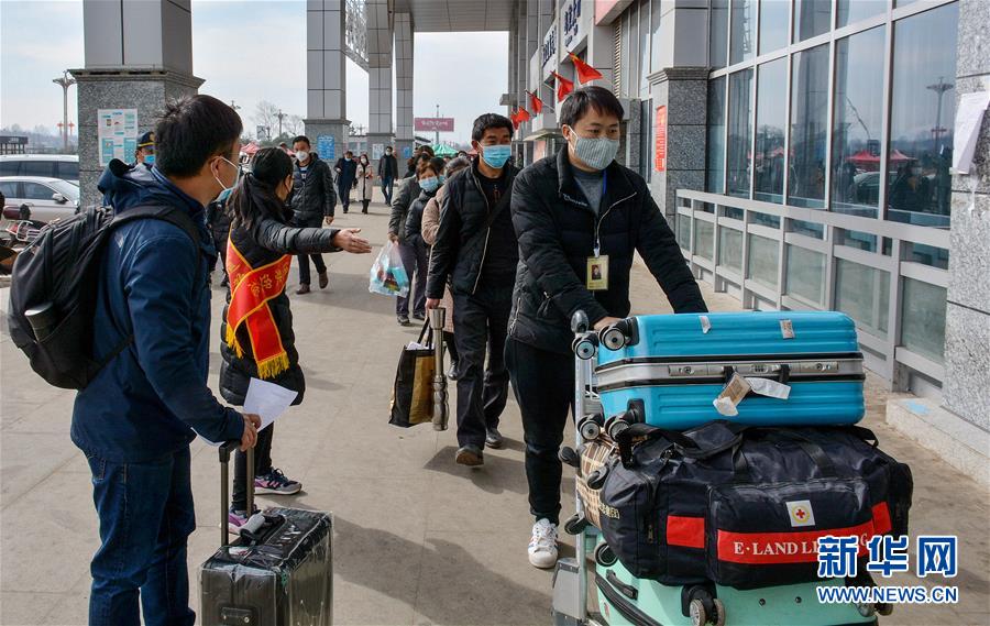 (在習近平新時代中國特色社會主義思想指引下——新時代新作為新篇章·習近平總書記關切事·圖文互動)(3)讓貧困勞動力端穩就業的“飯碗”——各地就業扶貧不松勁鞏固脫貧成果