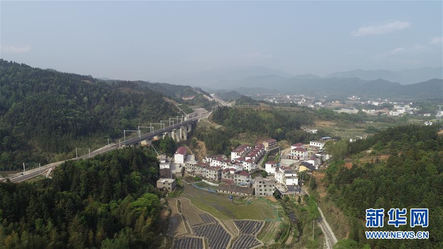 (決戰決勝脫貧攻堅·圖文互動)(3)扶貧路上三人行