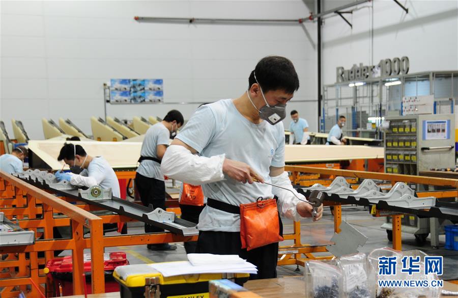 （在習(xí)近平新時代中國特色社會主義思想指引下&mdash;&mdash;新時代新作為新篇章&middot;習(xí)近平總書記關(guān)切事&middot;圖文互動）（3）按下復(fù)工復(fù)產(chǎn)&ldquo;快進(jìn)鍵&rdquo;