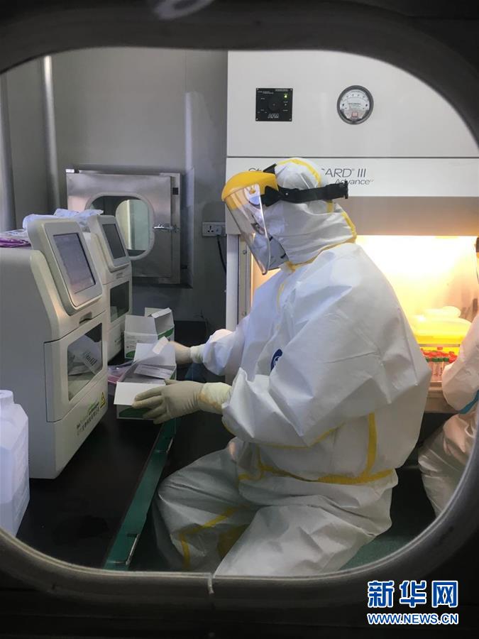 (一線抗疫群英譜·圖文互動)(2)山西檢測員伉儷:疫情不退,決不放松