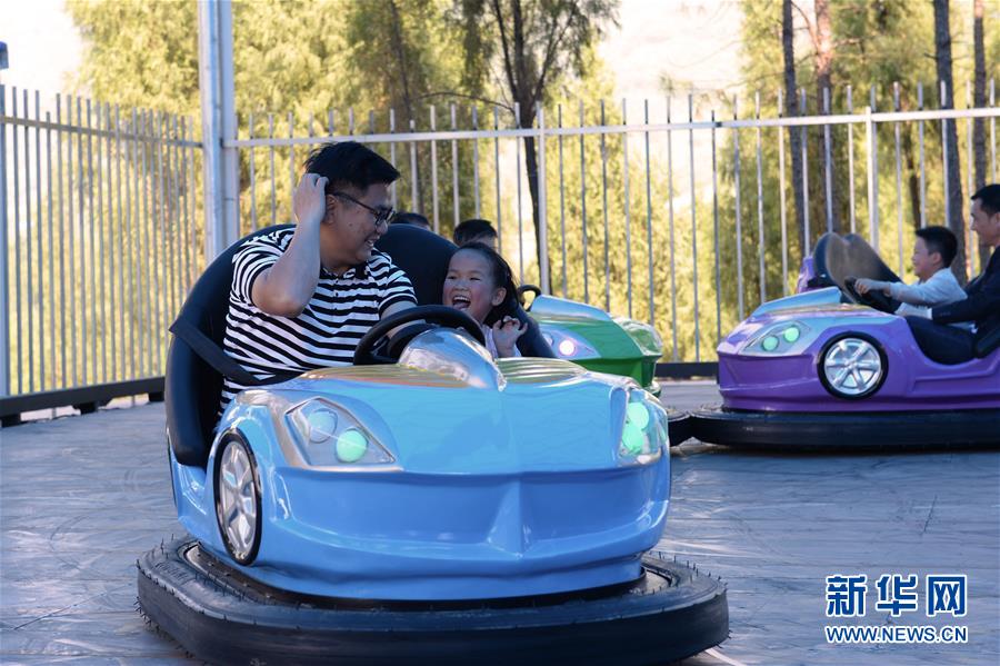 （決戰決勝脫貧攻堅&middot;圖文互動）（3）理發師&ldquo;修剪&rdquo;鄉村游一團亂麻