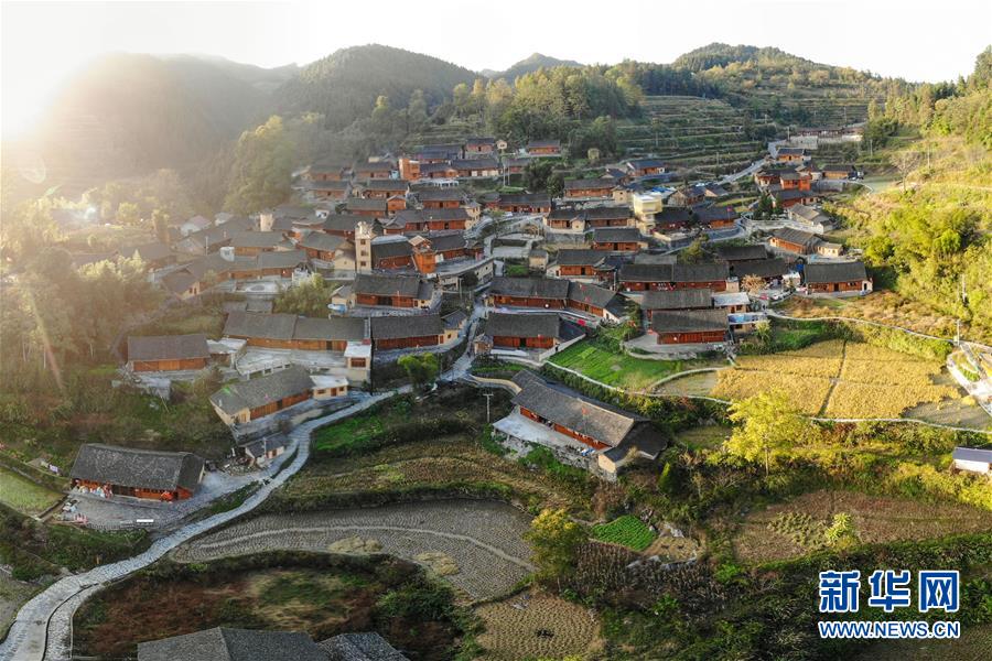 （新華全媒頭條&middot;兩會特別報道&middot;圖文互動）（1）從取得決定性成就到奪取全面勝利&mdash;&mdash;從全國兩會看決戰決勝脫貧攻堅