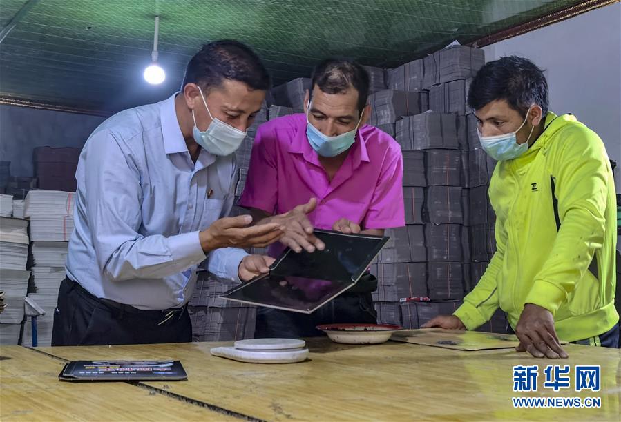 （決戰決勝脫貧攻堅&middot;圖文互動）（7）&ldquo;掃&rdquo;出脫貧路：南疆深貧村巧變&ldquo;創業村&rdquo;