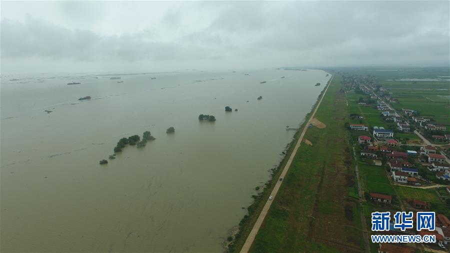 （防汛抗洪&middot;圖文互動(dòng)）（5）&ldquo;險(xiǎn)情不可怕，可怕的是不能及時(shí)發(fā)現(xiàn)險(xiǎn)情&rdquo;&mdash;&mdash;洞庭湖巡堤查險(xiǎn)現(xiàn)場(chǎng)直擊