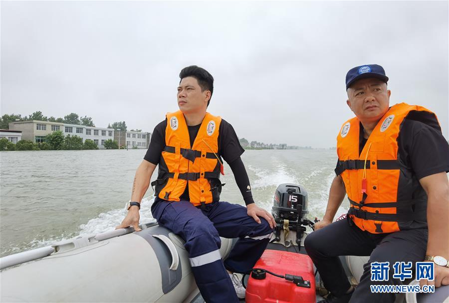 （防汛抗洪&middot;一線人物&middot;圖文互動）（2）萬家燈火明 壩上有神兵&mdash;&mdash;安徽宿松長江大堤上的&ldquo;守護者聯盟&rdquo;群像