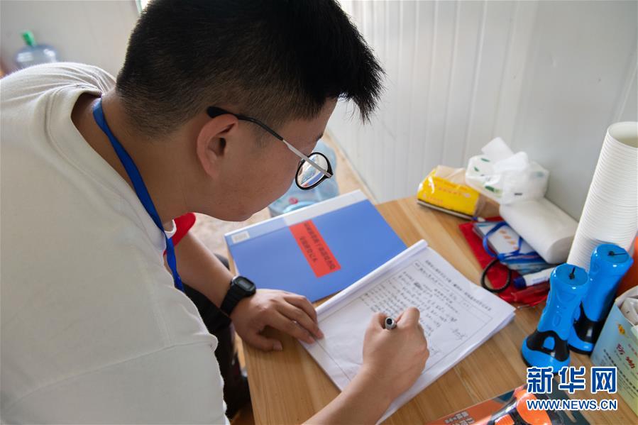 （防汛抗洪&middot;圖文互動）（4）在大堤上成長，為人民守護&mdash;&mdash;洪水中的青年&ldquo;生力軍&rdquo;