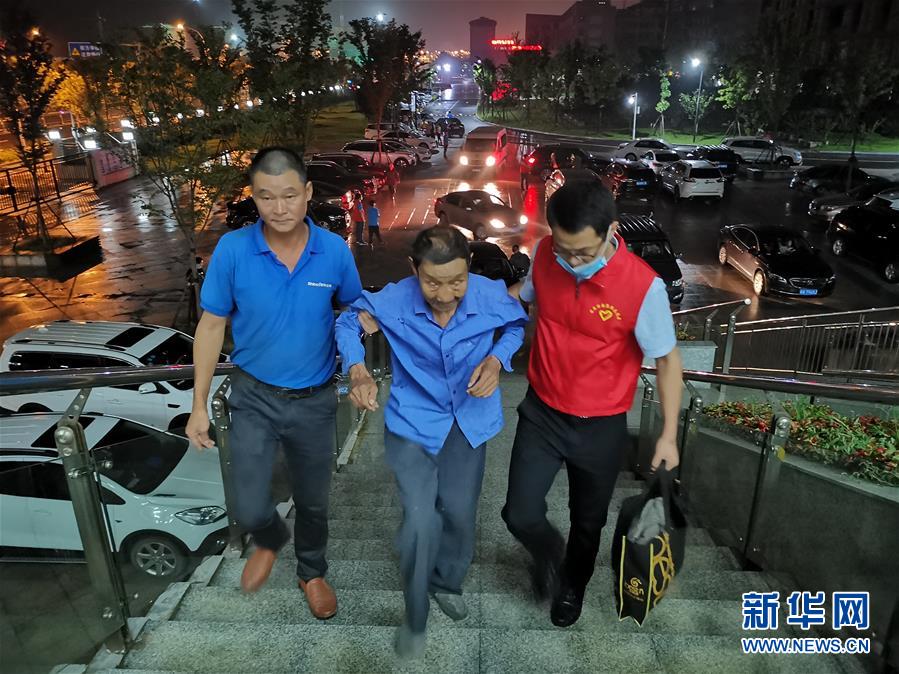 （防汛抗洪&middot;圖文互動）（3）洪水來襲，銅鑼聲在千年古鎮(zhèn)的雨夜響起