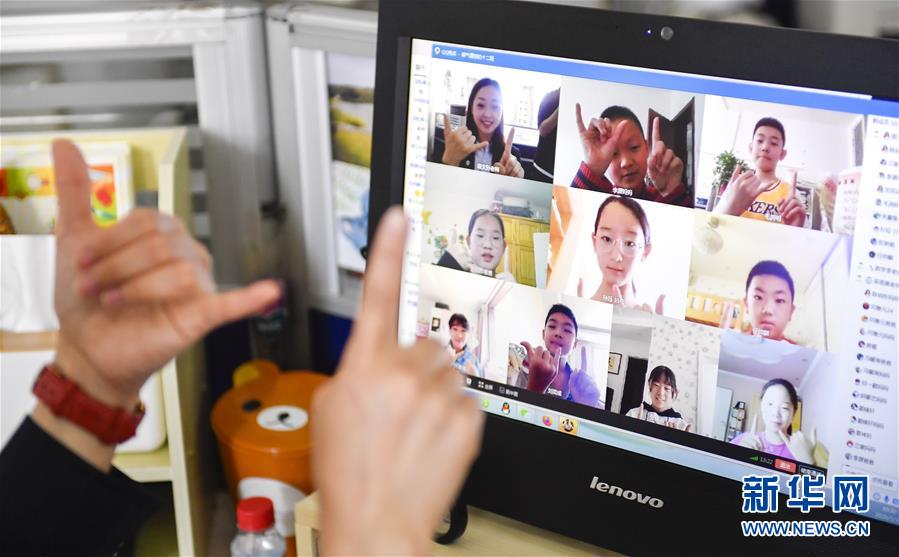 （新華全媒頭條&middot;圖文互動(dòng)）（17）&ldquo;美麗的中國夢屬于你們&rdquo;&mdash;&mdash;以習(xí)近平同志為核心的黨中央關(guān)心少年兒童工作紀(jì)實(shí)