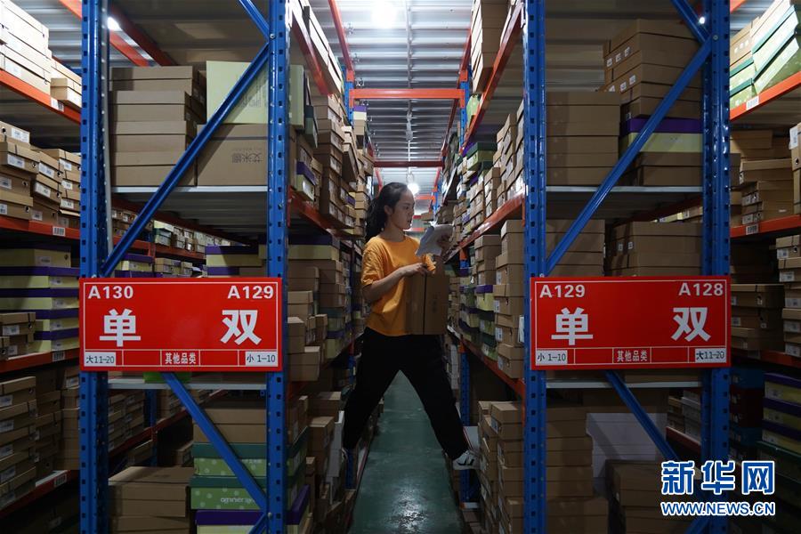 （民生直通車&middot;圖文互動(dòng)）（5）生產(chǎn)線&ldquo;突圍&rdquo; 創(chuàng)新領(lǐng)跑&ldquo;下一站&rdquo;&mdash;&mdash;&ldquo;中國(guó)女鞋之都&rdquo;轉(zhuǎn)型升級(jí)之路