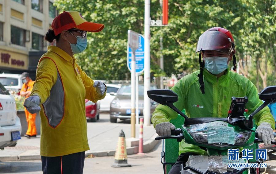 （總書記推動的改革身邊事&middot;文化改革篇）（4）特寫：&ldquo;生活便利了，環境變美了，人也舒心了&rdquo; &mdash;&mdash;感受基層文明實踐站里的惠民服務