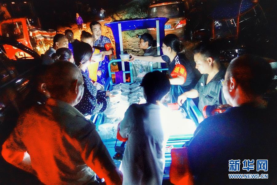 （新華全媒頭條&middot;圖文互動）（11）&ldquo;洪線&rdquo;逆險守家國&mdash;&mdash;抗洪一線的凡人星光