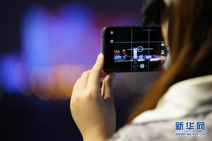 (圖文互動)(2)武漢25公里大型燈光秀深情告白祖國