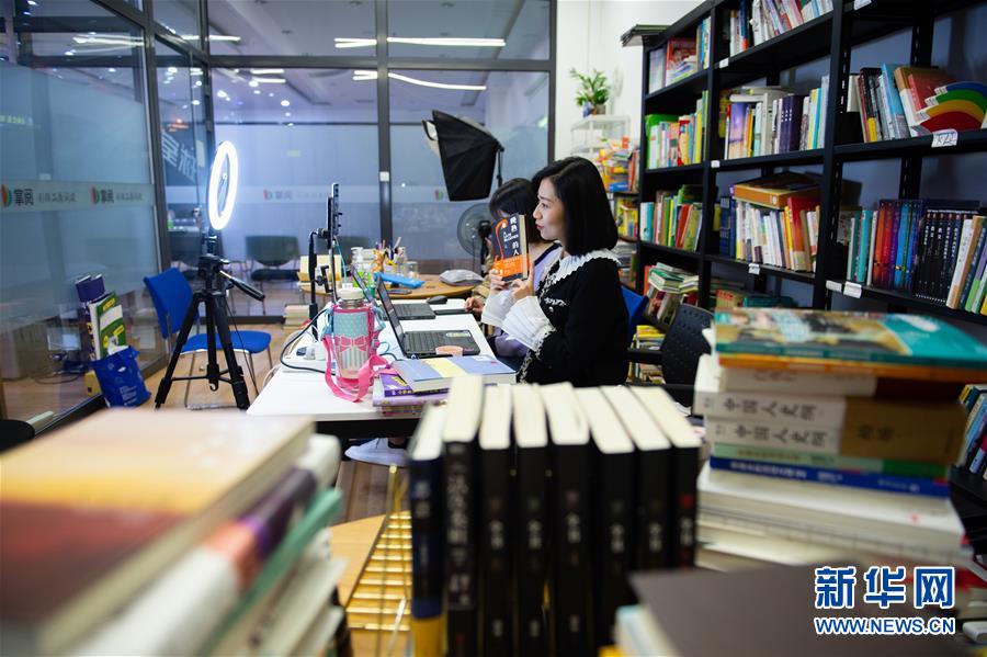 （新華全媒頭條&middot;圖文互動）（3）我們都是讀者&mdash;&mdash;促進全民閱讀 構建書香社會 