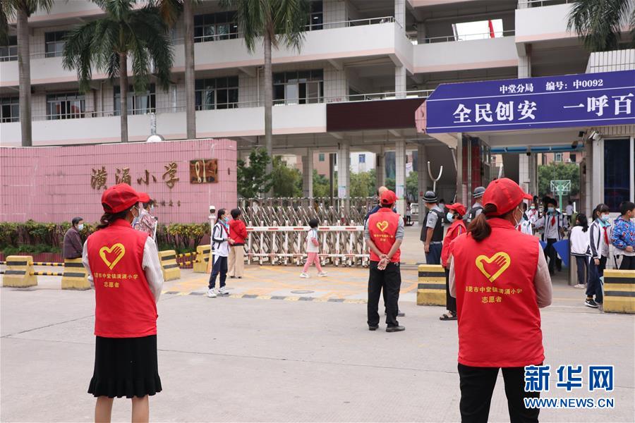 （全面建成小康社會&ldquo;百城千縣萬村調(diào)研行&rdquo;&middot;圖文互動）（1）產(chǎn)業(yè)強起來 精神富起來&mdash;&mdash;廣東潢涌&ldquo;落后地&rdquo;變&ldquo;明星村&rdquo;的小康之路