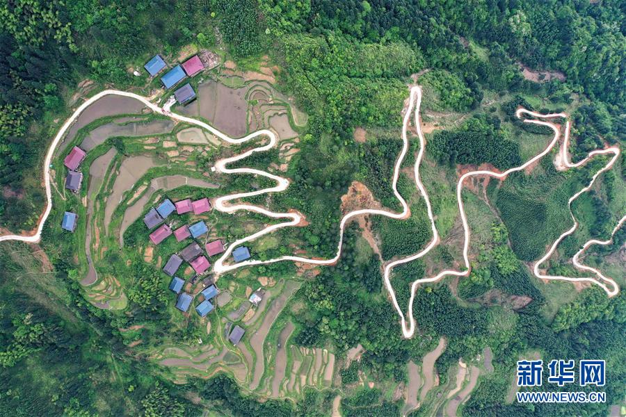 （新華全媒頭條&middot;兩會特別報道&middot;圖文互動）（2）從取得決定性成就到奪取全面勝利&mdash;&mdash;從全國兩會看決戰決勝脫貧攻堅