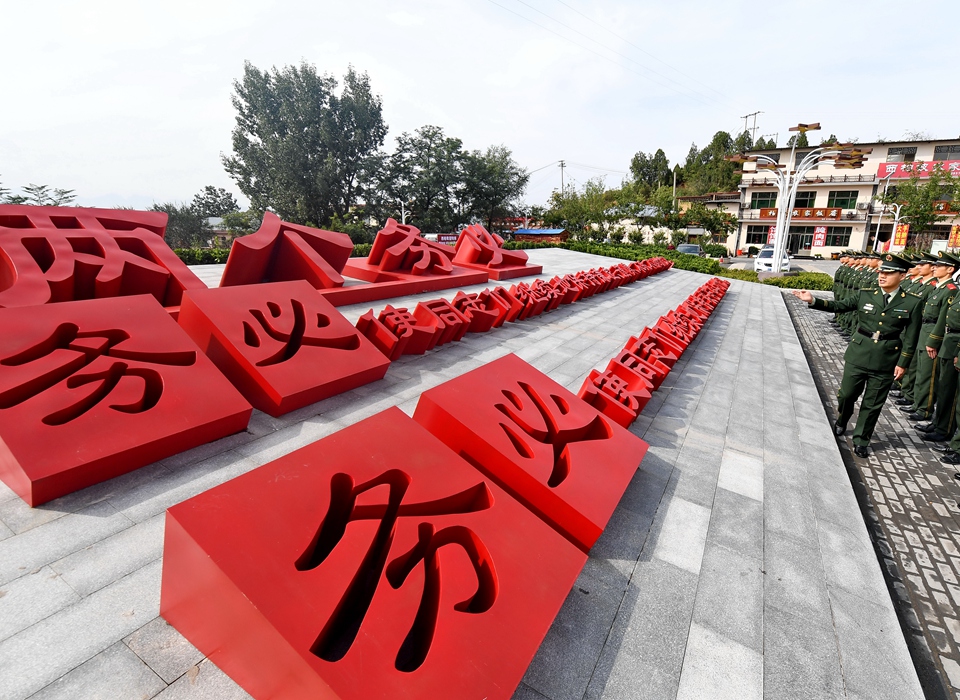 全面從嚴治黨，以更高能力和水平引領新時代