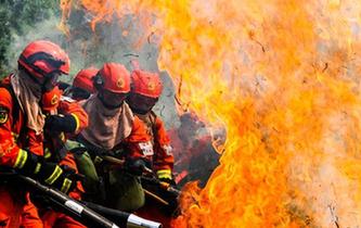 甘肅森林武警&ldquo;三伏天&rdquo;實戰滅火救援演練