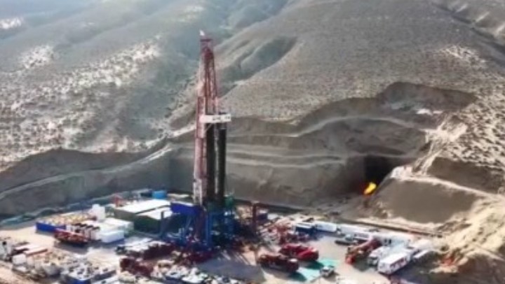 我國首套具有自主知識產權的智能鉆井系統“長龍號”投用