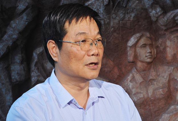 我們把黨的政治優勢和現代企業制度優勢結合起來，建立完善決策、執行、監督三個體系。