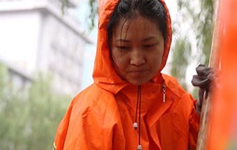 做&ldquo;等雨人&rdquo; 痛并快樂著