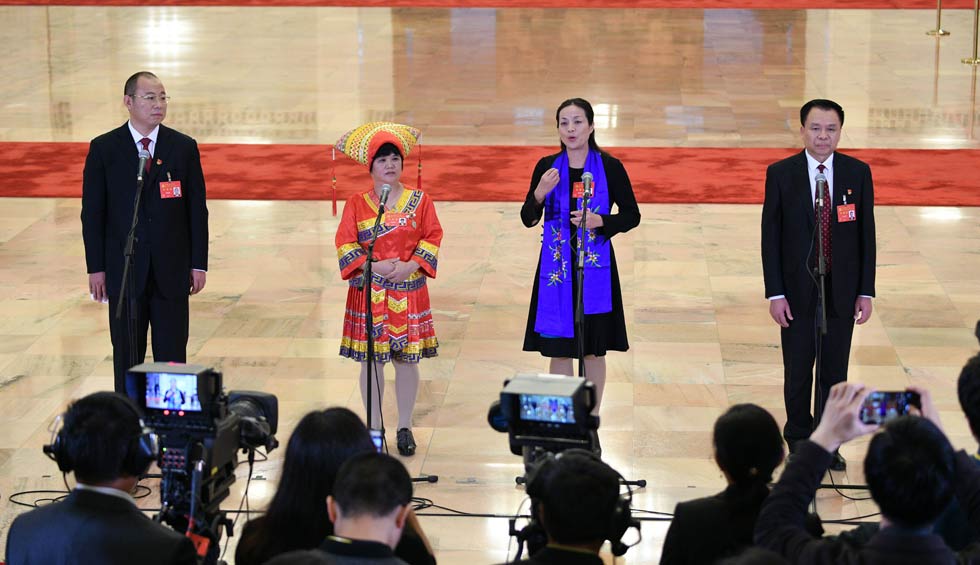 蔡松濤、杜麗群、楊小玲、賈立群接受采訪