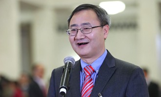 全國政協委員吳浩在&ldquo;委員通道&rdquo;接受采訪