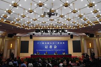 農(nóng)業(yè)部部長韓長賦等就&ldquo;實施鄉(xiāng)村振興戰(zhàn)略 推動農(nóng)業(yè)轉(zhuǎn)型升級&rdquo;答記者問