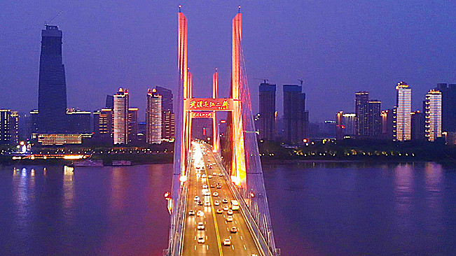 &ldquo;飛閱&rdquo;武漢長江二橋：從冷冷清清到車流如梭