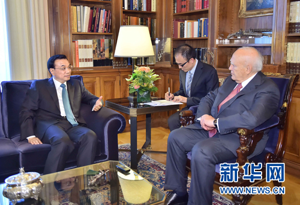 6月20日，國務(wù)院總理李克強(qiáng)在雅典總統(tǒng)府會見希臘總統(tǒng)帕普利亞斯。 新華社記者 李濤 攝