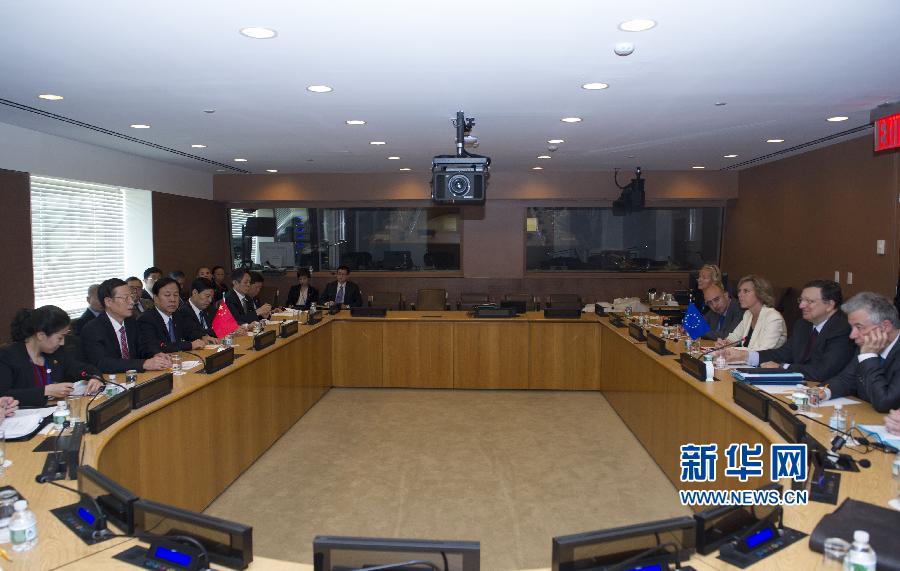  9月23日，正在紐約出席聯合國氣候峰會的國家主席習近平特使、國務院副總理張高麗在紐約聯合國總部會見歐盟委員會主席巴羅佐。新華社記者 王曄 攝 