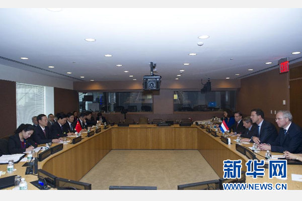 9月23日，出席聯合國氣候峰會的國家主席習近平特使、國務院副總理張高麗在紐約聯合國總部會見荷蘭首相呂特。 新華社記者 王曄 攝 